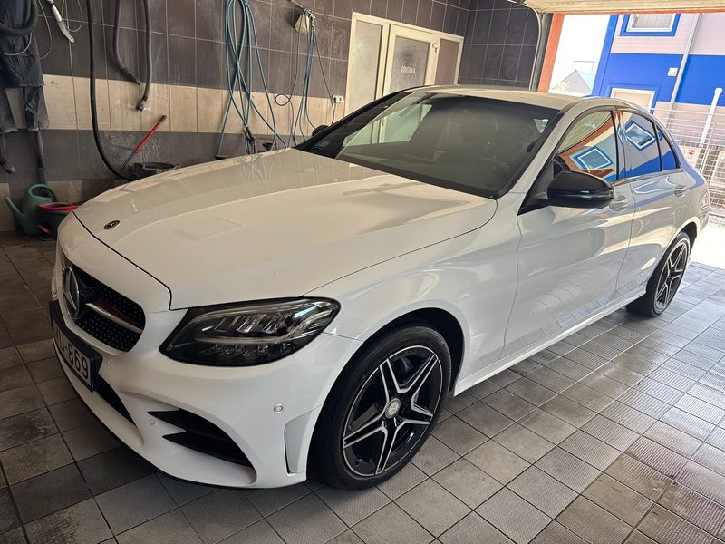 Frissen tisztított autó